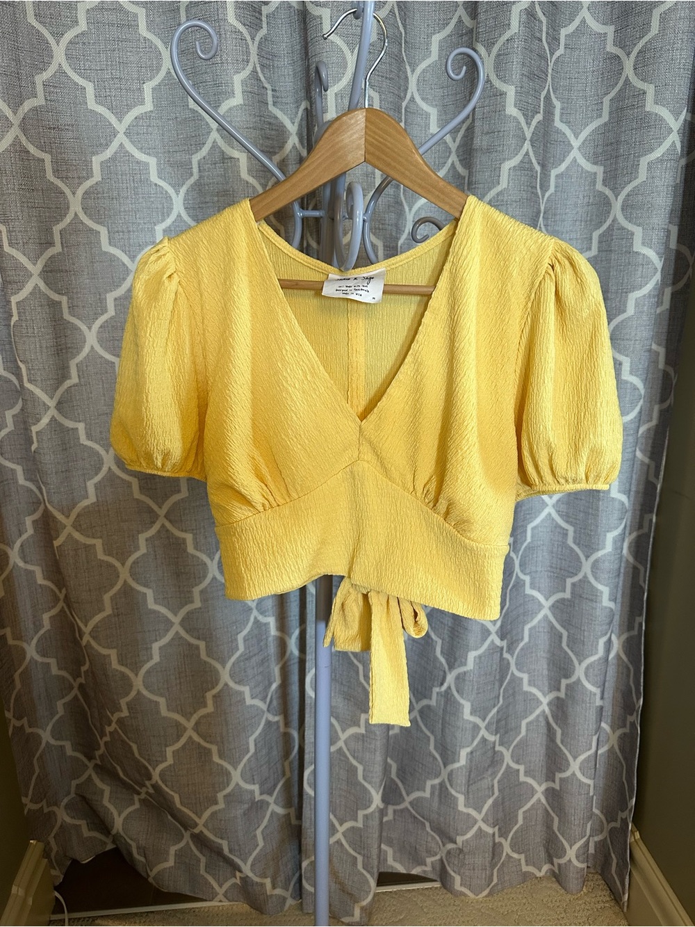 Sadie & Sage Yellow Tie-Front Cropped V-Neck Top